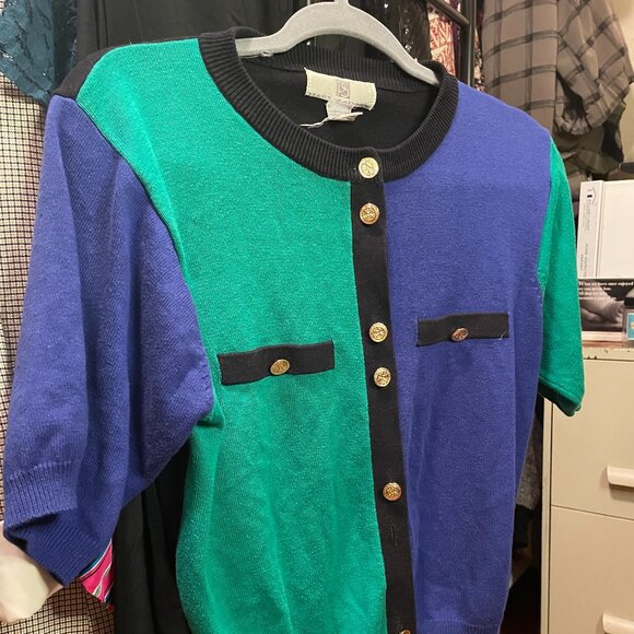 Color Blocking Cropped Sweater - Picture 3 of 5